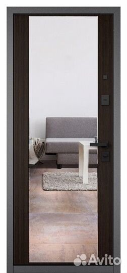 Дверь входная в квартиру с зеркалом