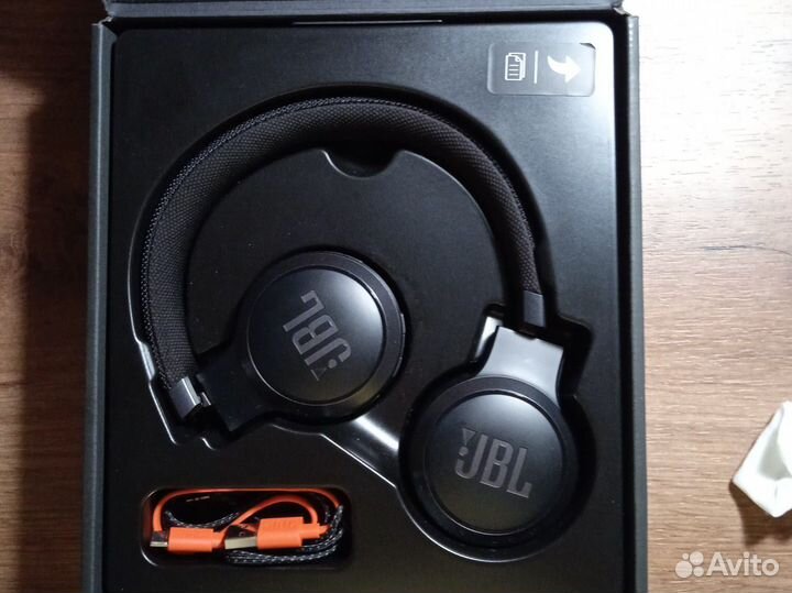 Беспроводные наушники jbl live 460 nc