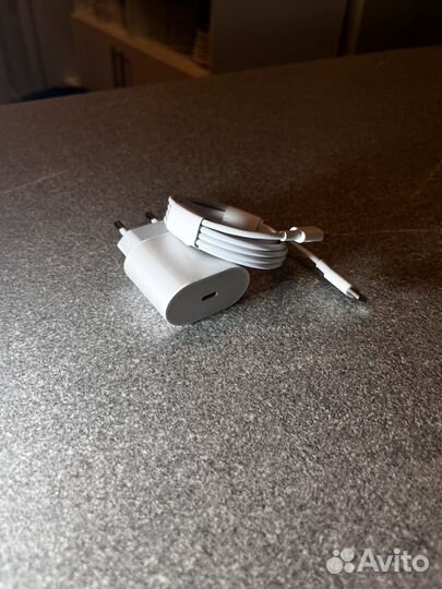 Быстрая зарядка для iPhone 20w + кабель