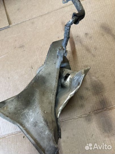 Кронштейн двигателя правый Audi A4 8D0199308L