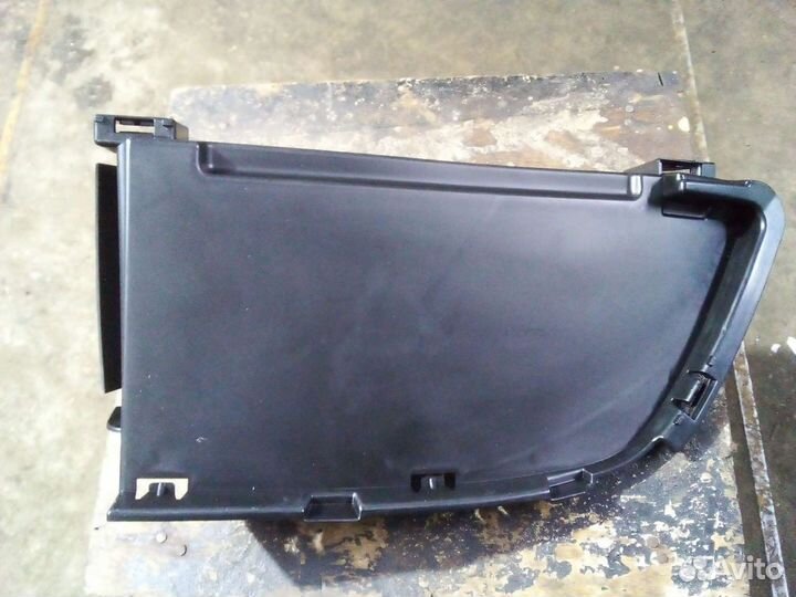 Заглушка решетки переднего бампера Renault Dokker