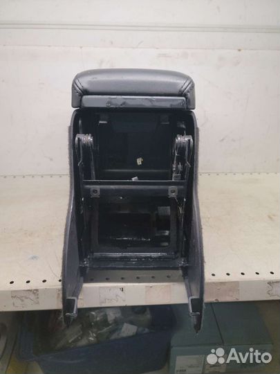 Подлокотник Skoda Superb 2002-2008