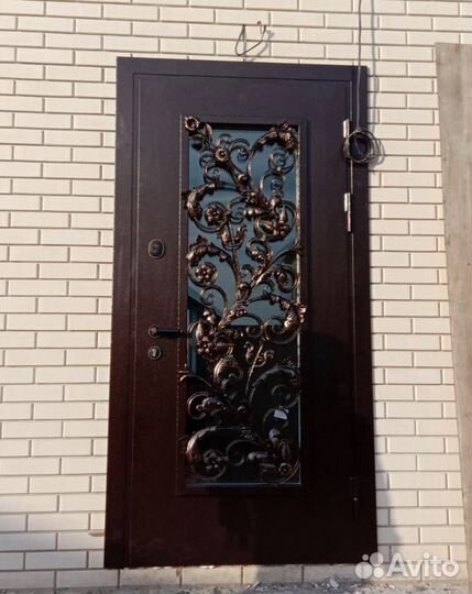 Дверь входная Цветы с кованной решеткой на заказ