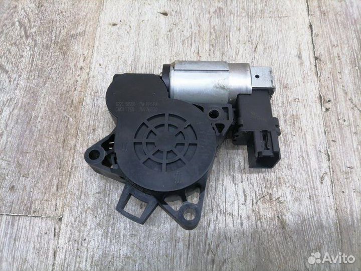 Моторчик стеклоподъемника задний левый Mazda 6 GG