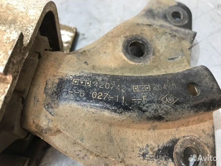 Подушка двигателя передняя правая Renault Logan