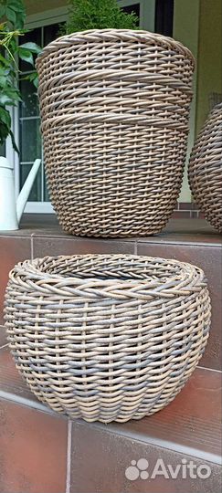 Кашпо из искусственного ротанга