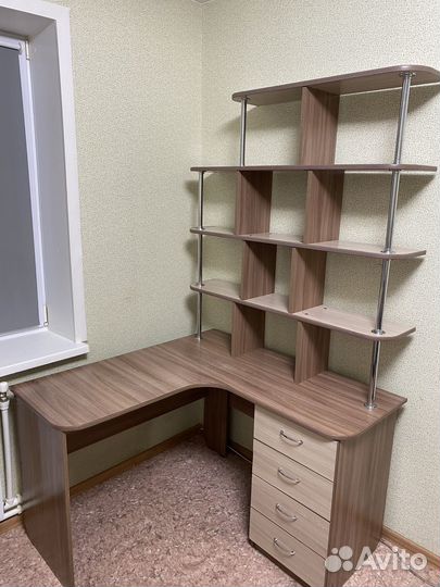 Стол угловой с полками