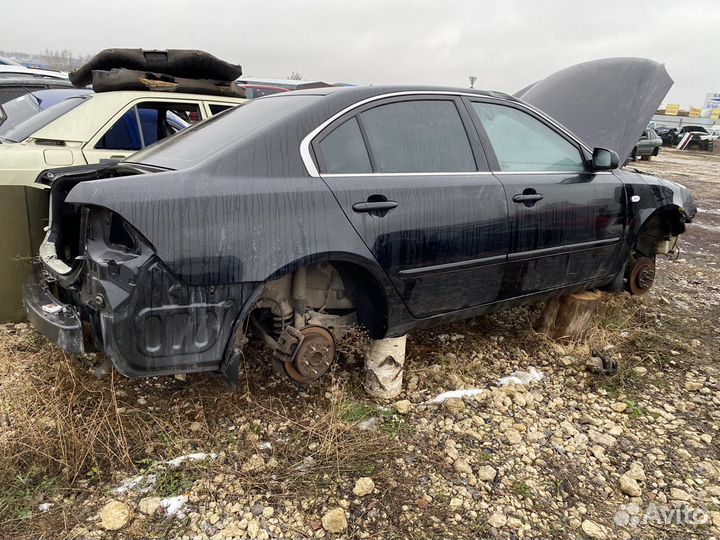 В разборе киа маджентис