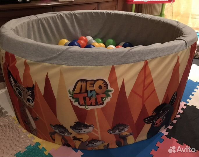 Сухой бассейн с шариками