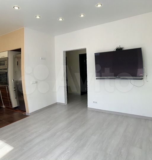 2-к. квартира, 55 м², 2/4 эт.