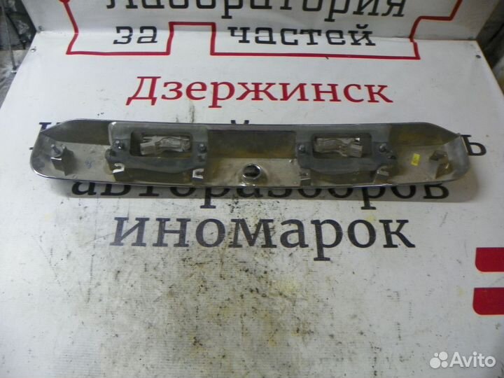 Накладка двери багажника Renault Duster