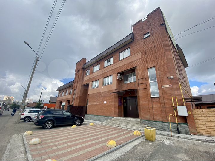 Офисные помещения: 18 м², 22 м² (с водой)