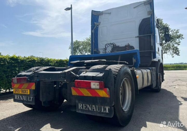 В разборке грузовик Renault, Premium II с 2007