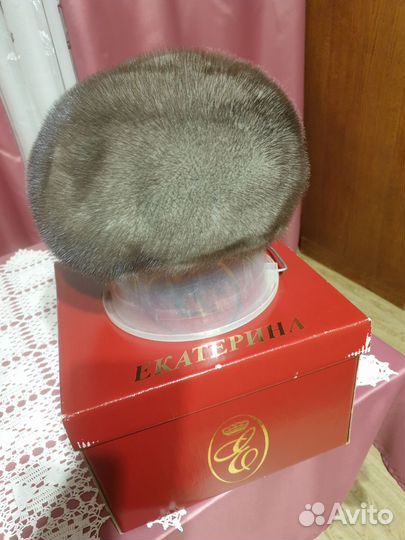 Шапки норковые береты: серая и бежевая