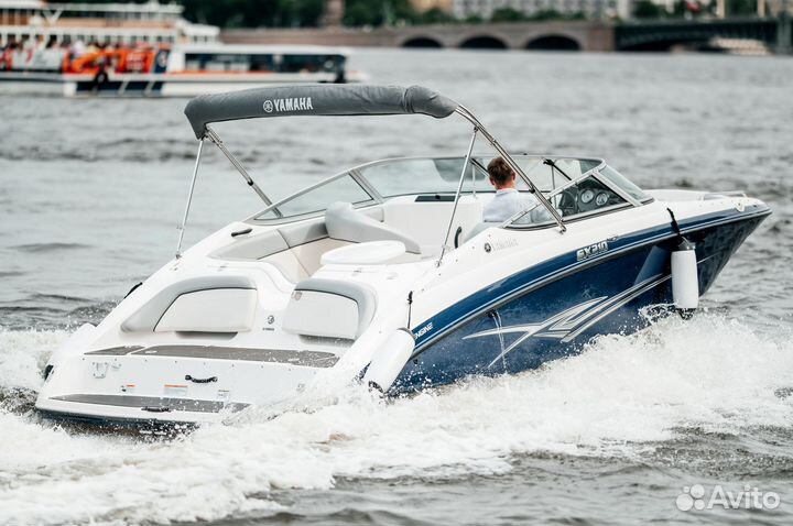 Аренда катера, развод мостов, прогулки по рекам и