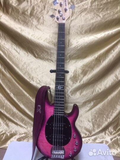 Бас гитара Musicman stingray 5