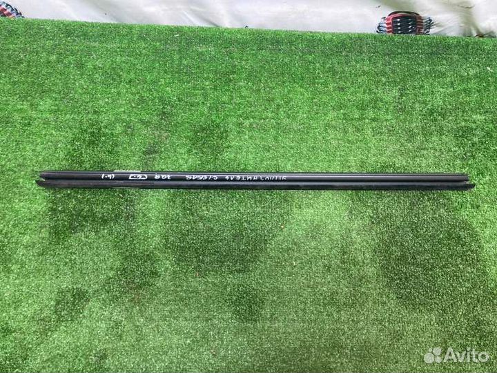 Уплотнитель стекла двери задний левый Volkswagen