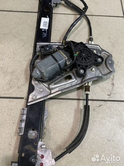 Стеклоподемник задний левый Mercedes-Benz W220