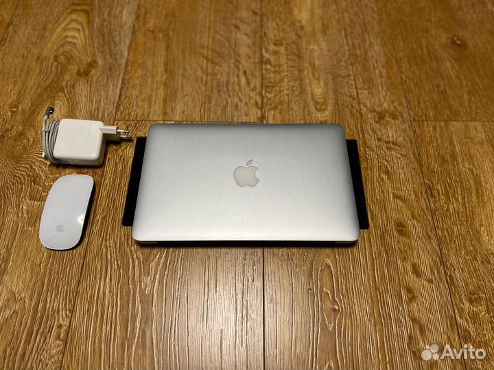 Apple MacBook Air 11 2011