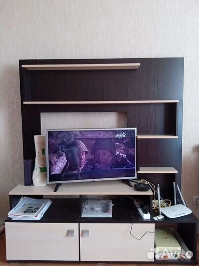 Тумба под телевизор с полками