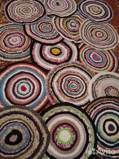 Коврик вязаный ручной работы