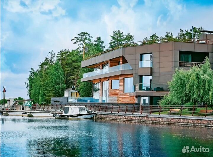 Горничная на побережье Горьковского моря