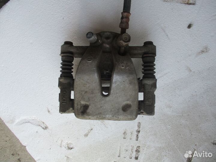 Авенсис 2003-2008 суппорт задний правый