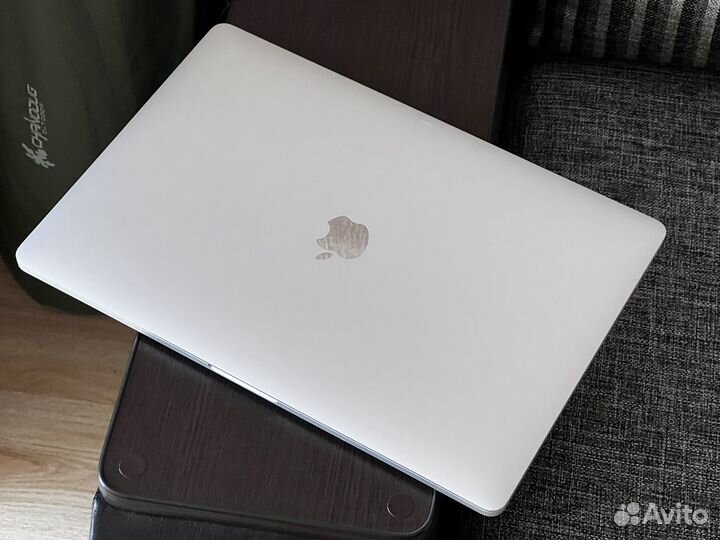 Macbook pro 15 256 2017