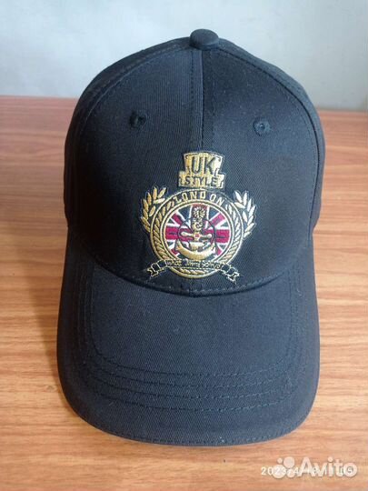 Бейсболка от бренда Lonsdale