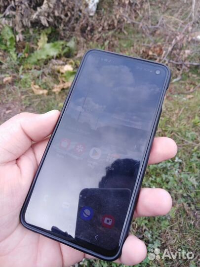 Samsung Galaxy S10e, 6/128 ГБ