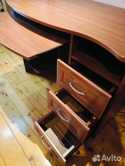 Стол компьютерный