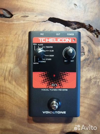 TC helicon VoiceTone R1 Reverb pedal