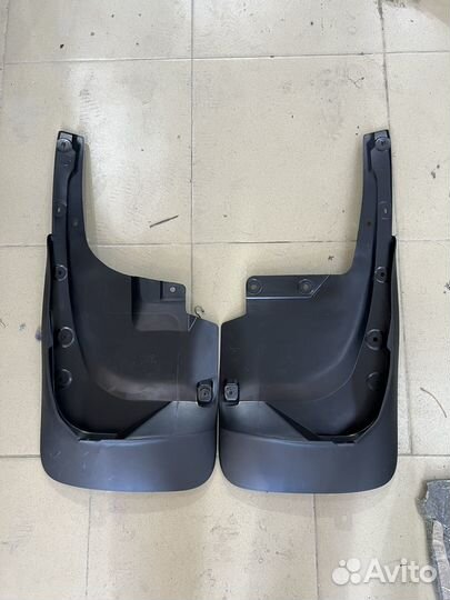 Задние брызговики Land Cruiser 200 2016-2022