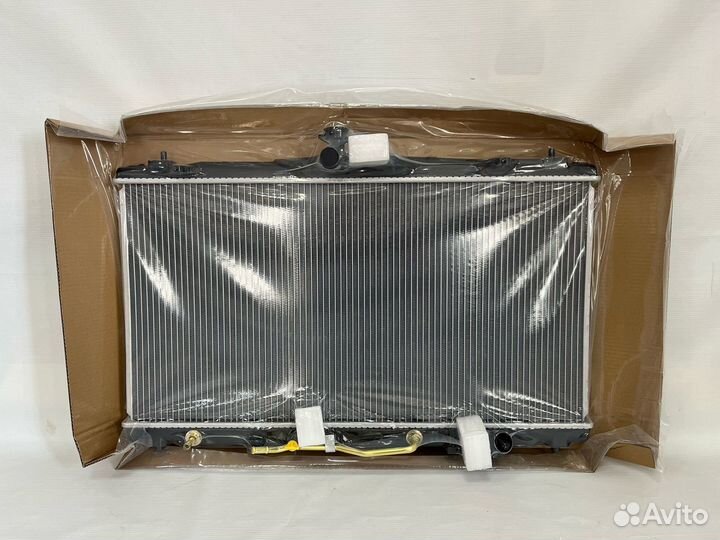 Радиатор охлаждения двигателя тойота камри V50 V55