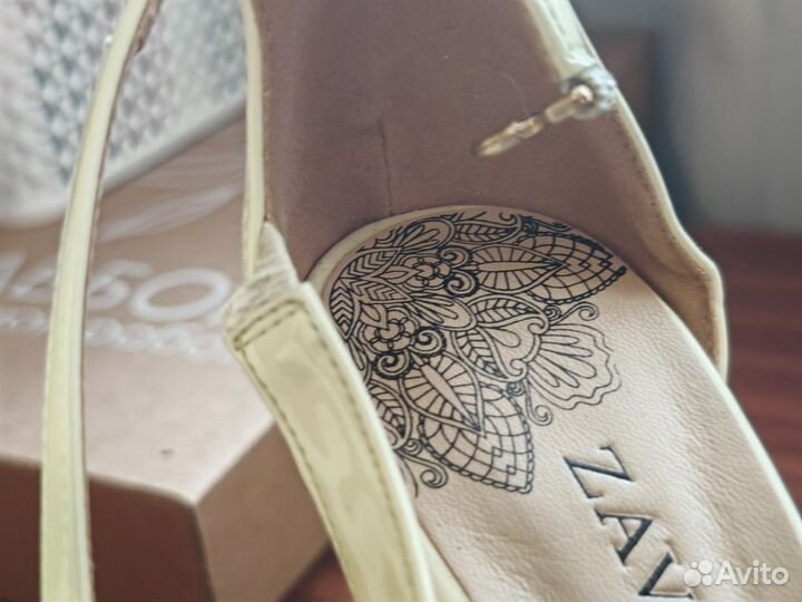 Босоножки женские на высоком каблуке с платформой