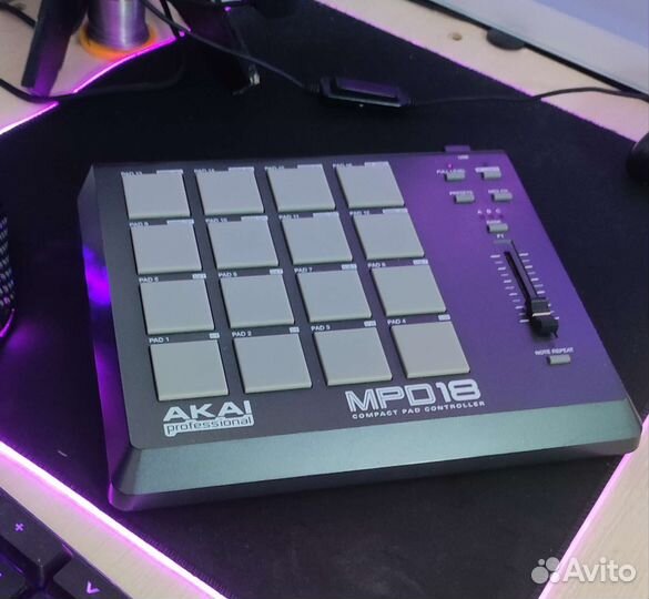 Akai MPD-18 драм-машина midi клавиатура