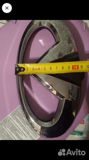 Эмблема шильдик знак решетки радиатора Infiniti