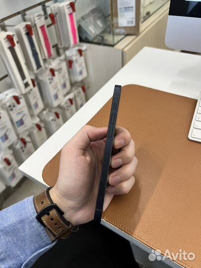 iPhone 12, 64 ГБ