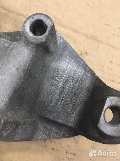 Кронштейн двигателя Renault Kangoo 2(2368)