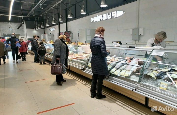 Рыбный магазин в элитном продуктовом рынке / Перва