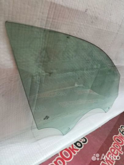 Стекло двери переднее левое Audi A4