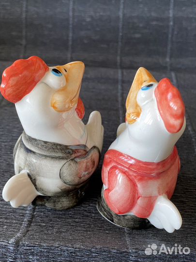 Фарфоровые статуэтки петушки