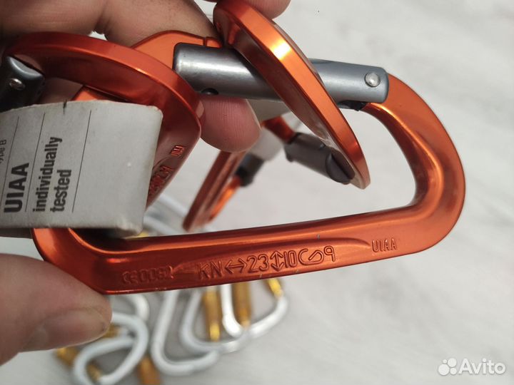 Карабин petzl