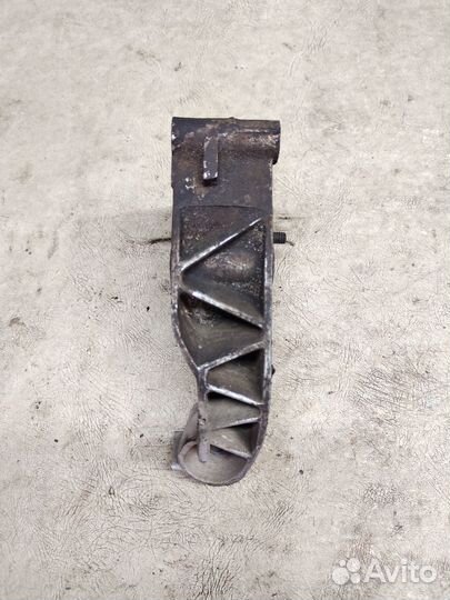 Кронштейн генератора ваз 2110