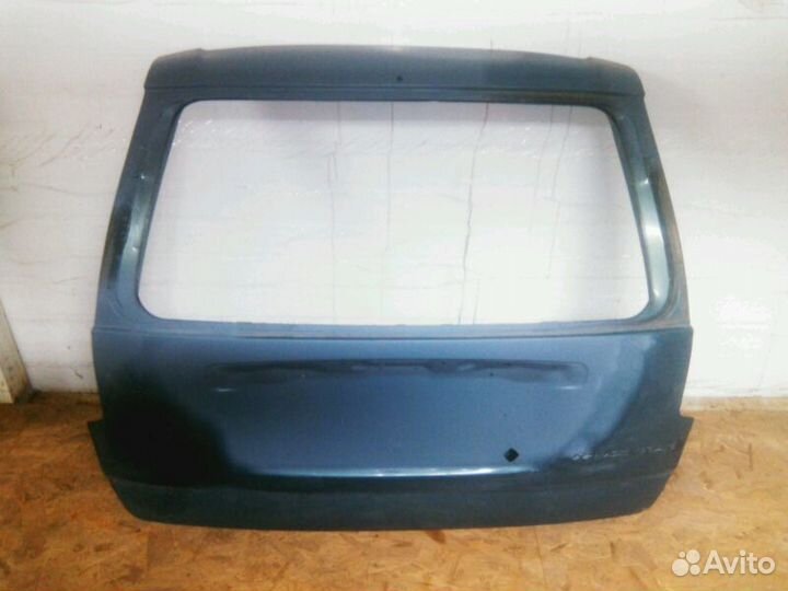 Дверь багажника