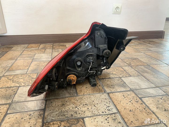 Задний правый фонарь на X-Ray