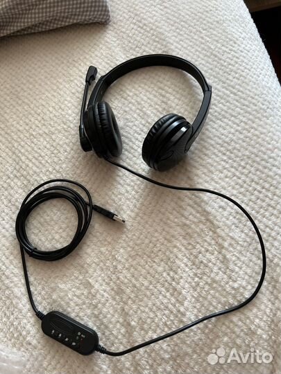 Проводные наушники с микрофоном