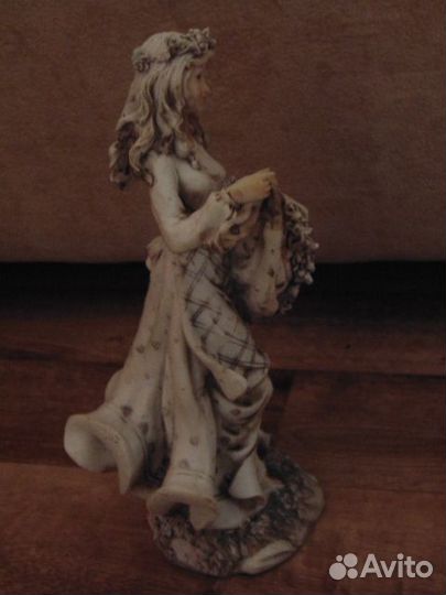 Славянская красавица, фарфоровая статуэтка