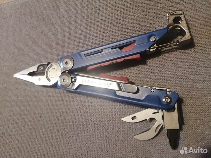 Leatherman Signal cobalt