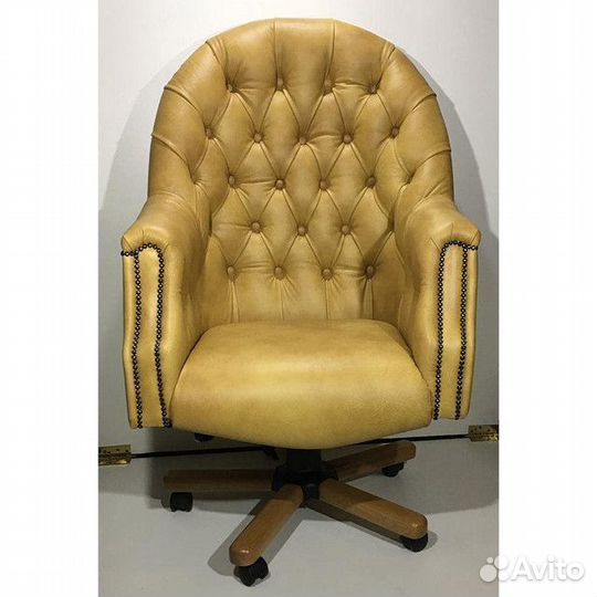 Офисное кресло